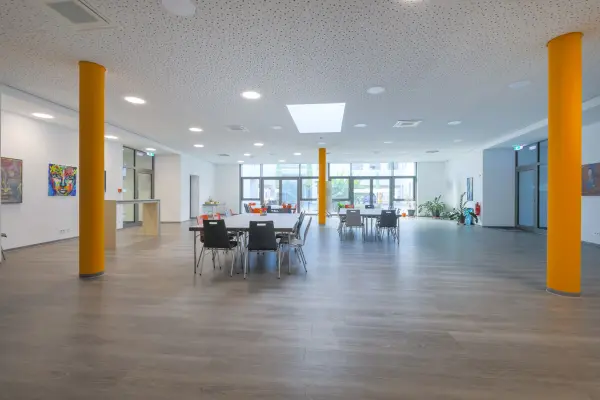 Aufenthaltsbereich der Immobilie: Lukrative Gewerbeimmobilie mit hoher Rendite und bester Lage! (Foto)