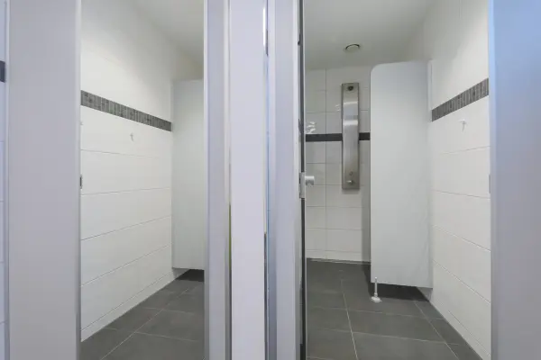 Duschen der Immobilie: Lukrative Gewerbeimmobilie mit hoher Rendite und bester Lage! (Foto)