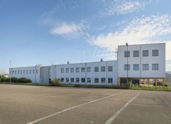 Straßenansicht der Immobilie: Ideale Büroimmobilie mit modernster Ausstattung und flexibler Gestaltung! (Foto)