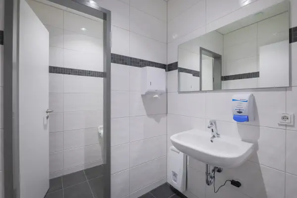 WC der Immobilie: Ideale Büroimmobilie mit modernster Ausstattung und flexibler Gestaltung! (Foto)