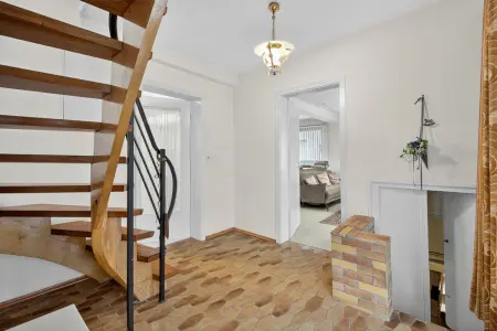 Vorraum EG der Immobilie: Ein Haus, das auf Ihre Ideen wartet – mit Scheune, Garten & Geschichte (Foto)