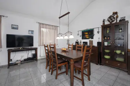 Essbereich der Immobilie: Großzügiger Bungalow mit uneinsichtigem Garten – Familienidylle in ruhiger Lage von Hochstetten (Foto)