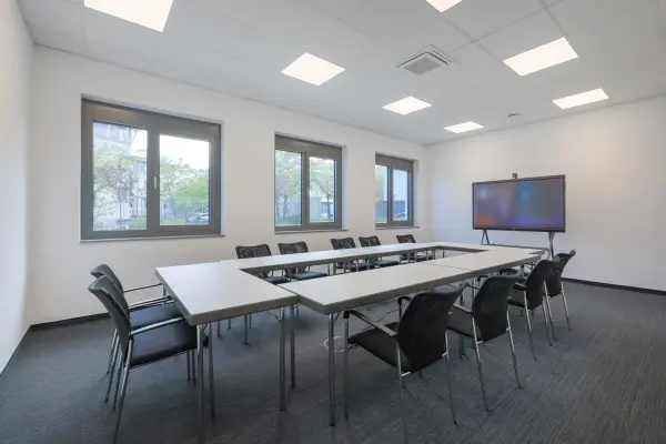 Meetingraum der Immobilie: Ideale Büroimmobilie mit modernster Ausstattung und flexibler Gestaltung! (Foto)