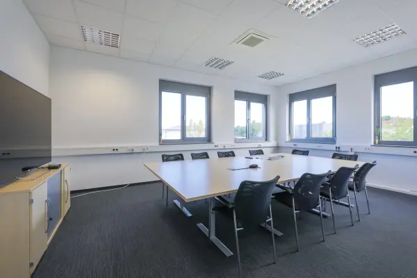 Meetingraum der Immobilie: Ideale Büroimmobilie mit modernster Ausstattung und flexibler Gestaltung! (Foto)