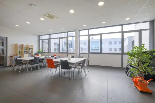 Aufenthaltsraum der Immobilie: Ideale Büroimmobilie mit modernster Ausstattung und flexibler Gestaltung! (Foto)