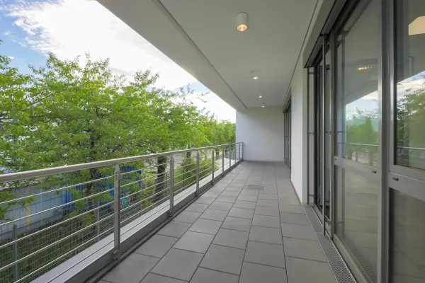 Balkon der Immobilie: Ideale Büroimmobilie mit modernster Ausstattung und flexibler Gestaltung! (Foto)