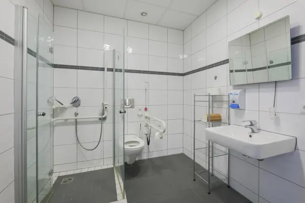 Behinderten-WC der Immobilie: Ideale Büroimmobilie mit modernster Ausstattung und flexibler Gestaltung! (Foto)