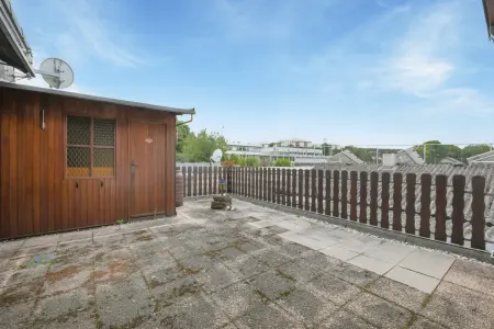 Dachterrasse Wohnung OG der Immobilie: Attraktives Wohn- und Geschäftshaus mit Halle, Dachterrasse und PV-Anlage in Pforzheim-Würm! (Foto)