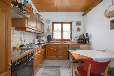 Küche Wohnung OG der Immobilie: Attraktives Wohn- und Geschäftshaus mit Halle, Dachterrasse und PV-Anlage in Pforzheim-Würm! (Foto)