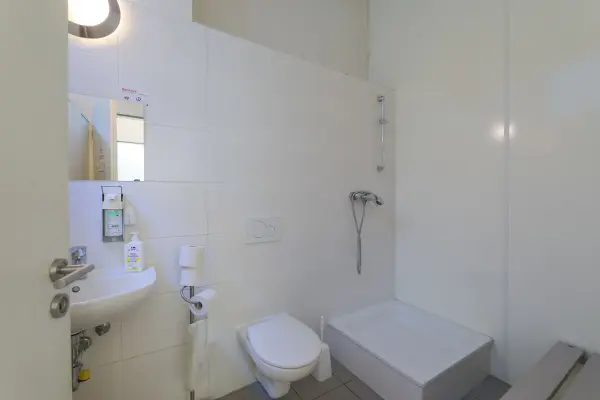 Toiletten/Dusche der Immobilie: Voll ausgestattete Großküche - Ideal für Gastronomie, Catering oder Produktionsküche! (Foto)