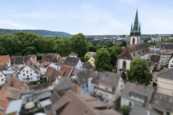 Ausblick auf Durlach mit katholischer Kirche der Immobilie: Sichern Sie Ihre Zukunft!
Gewerbliche und wohnwirtschaftliche Gebäudemixtur im Herzen von Durlach (Foto)