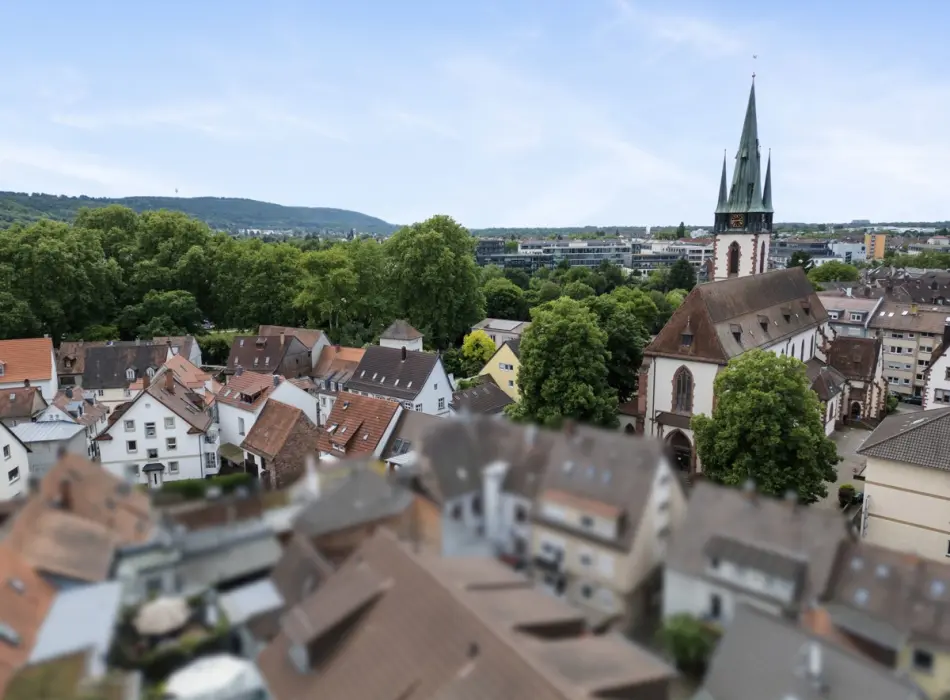 Ausblick auf Durlach mit katholischer Kirche der Immobilie: Sichern Sie Ihre Zukunft!
Gewerbliche und wohnwirtschaftliche Gebäudemixtur im Herzen von Durlach (Foto)