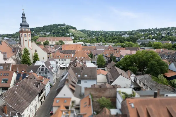 Ausblick auf Durlach mit dem Turmberg und der evangelischen Stadtkirche der Immobilie: Sichern Sie Ihre Zukunft!
Gewerbliche und wohnwirtschaftliche Gebäudemixtur im Herzen von Durlach (Foto)