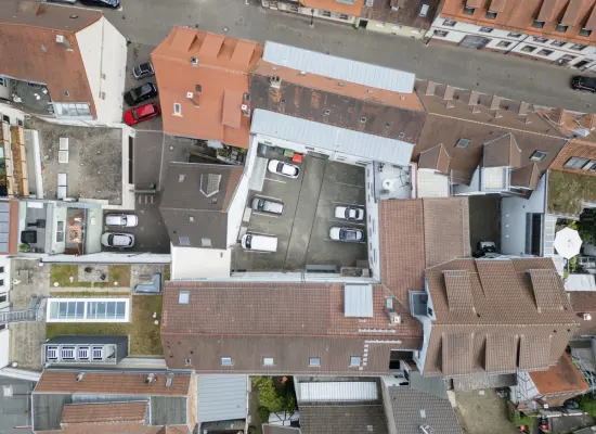 Draufsicht der Immobilie: Sichern Sie Ihre Zukunft!
Gewerbliche und wohnwirtschaftliche Gebäudemixtur im Herzen von Durlach (Foto)