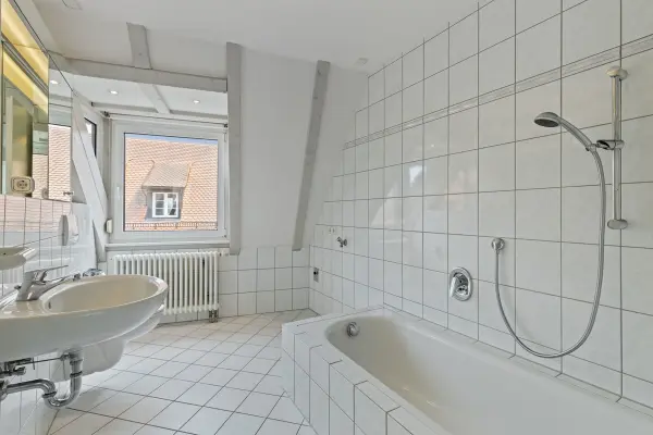 Wohnung OG Mittelstr. 10 untere Ebene mit Badewanne der Immobilie: Sichern Sie Ihre Zukunft!
Gewerbliche und wohnwirtschaftliche Gebäudemixtur im Herzen von Durlach (Foto)