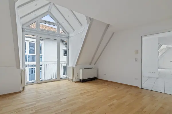 Wohnung DG Mittelstr. 10 der Immobilie: Sichern Sie Ihre Zukunft!
Gewerbliche und wohnwirtschaftliche Gebäudemixtur im Herzen von Durlach (Foto)