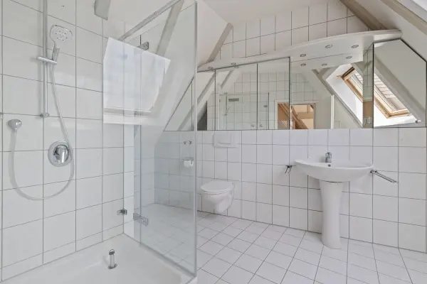 Wohnung OG Mittelstr. 10 mit Dusche der Immobilie: Sichern Sie Ihre Zukunft!
Gewerbliche und wohnwirtschaftliche Gebäudemixtur im Herzen von Durlach (Foto)