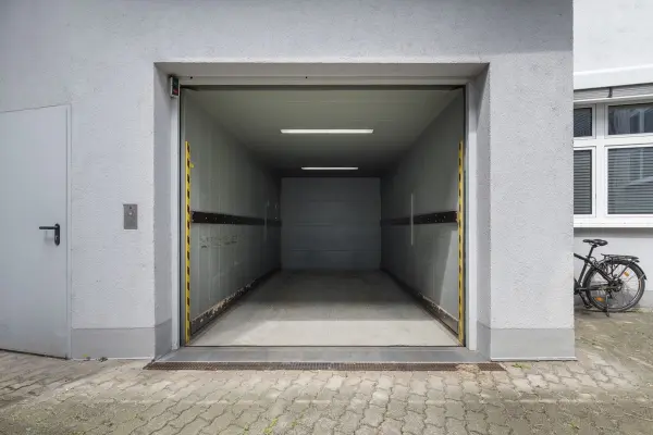 Autoaufzug zur Tiefgarage der Immobilie: Sichern Sie Ihre Zukunft!
Gewerbliche und wohnwirtschaftliche Gebäudemixtur im Herzen von Durlach (Foto)