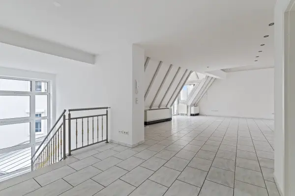 Wohnung DG Mittelstr. 10 mit Treppenabgang der Immobilie: Sichern Sie Ihre Zukunft!
Gewerbliche und wohnwirtschaftliche Gebäudemixtur im Herzen von Durlach (Foto)