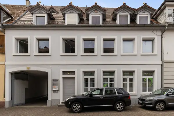 Vorderansicht Mittelstr. 10  der Immobilie: Sichern Sie Ihre Zukunft!
Gewerbliche und wohnwirtschaftliche Gebäudemixtur im Herzen von Durlach (Foto)