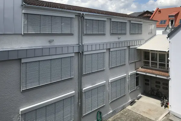 Teilansicht Innenhof Mittelstr. 8 mit Wintergarten der Immobilie: Sichern Sie Ihre Zukunft!
Gewerbliche und wohnwirtschaftliche Gebäudemixtur im Herzen von Durlach (Foto)