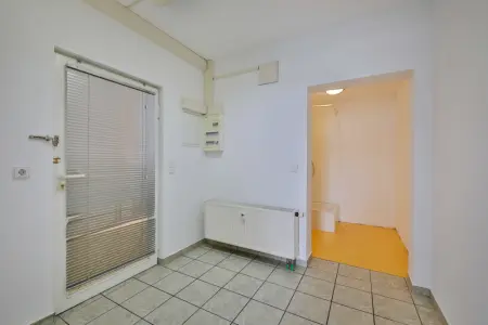 Gewerbefläche - weiterer Eingang der Immobilie: Ebenerdige Laden- oder Bürofläche in Bad Wildbad (Foto)