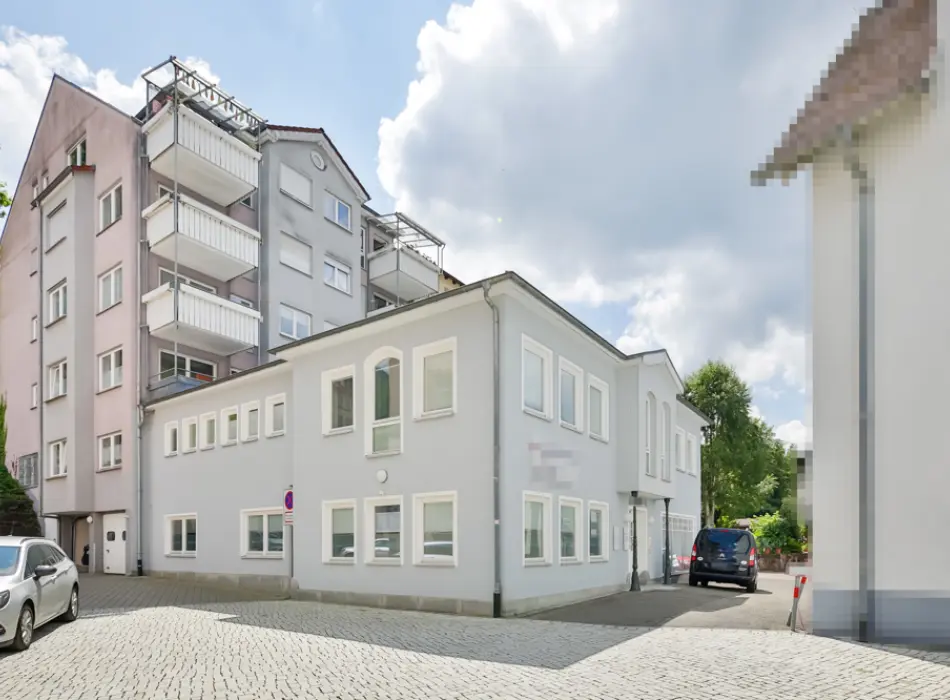 Außenansicht der Immobilie: Ebenerdige Laden- oder Bürofläche in Bad Wildbad (Titelbild)