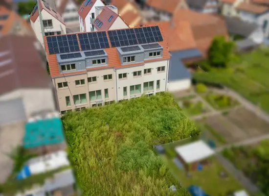 Reihenhäuser Gartenansicht der Immobilie: Neubau-Ausbauhaus in Feldrandlage – Ihr Zuhause zum Selbstgestalten (Foto)
