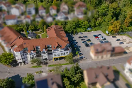 Luftansicht der Immobilie: Attraktiver Verbrauchermarkt - langfristig vermietet, sichere Rendite garantiert! (Foto)