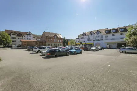 Parkplatz der Immobilie: Attraktiver Verbrauchermarkt - langfristig vermietet, sichere Rendite garantiert! (Foto)