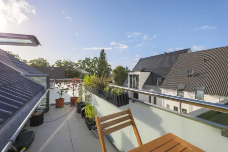 Balkon der Immobilie: Ihr neues Zuhause: stilvolle 3,5-Zimmer-Wohnung mit Balkon und toller Aufteilung in KfW-55-Haus (Foto)