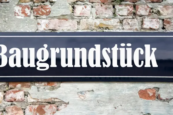 Baugrundstück 1 der Immobilie: Attraktives Baugrundstück in ruhiger Wohnlage (Foto_gross)