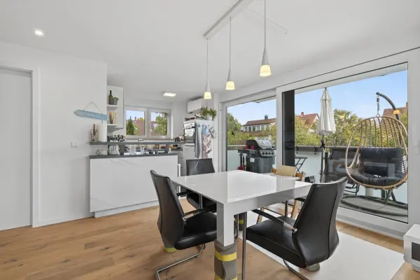 Essen/Küche der Immobilie: „Exklusives 3-Zimmer-Juwel mit Balkon und eigenem Garten“ (Foto)