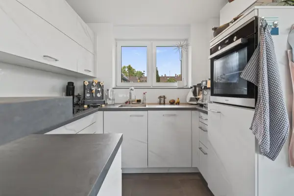 Küche der Immobilie: „Exklusives 3-Zimmer-Juwel mit Balkon und eigenem Garten“ (Foto)