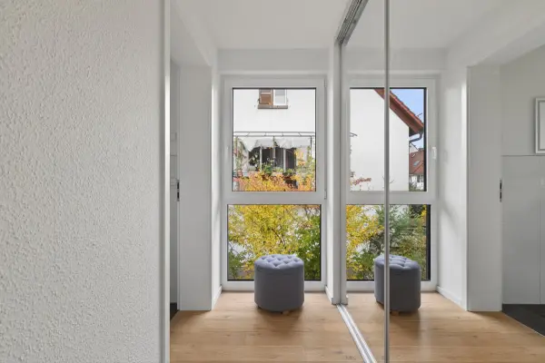 Garderobe der Immobilie: „Exklusives 3-Zimmer-Juwel mit Balkon und eigenem Garten“ (Foto)