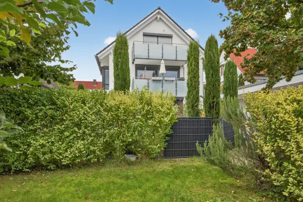 Gartenanteilo der Immobilie: „Exklusives 3-Zimmer-Juwel mit Balkon und eigenem Garten“ (Foto)