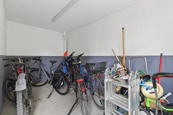 Fahrradraum der Immobilie: „Exklusives 3-Zimmer-Juwel mit Balkon und eigenem Garten“ (Foto)