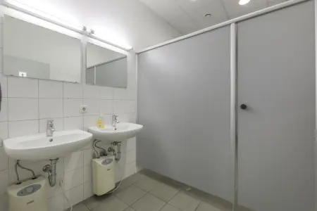 Toiletten der Immobilie: Repräsentative Gewerbefläche mit Dachterrasse in zentraler Lage! (Foto)