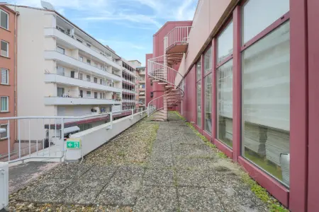 Dachterrasse / Notausgang der Immobilie: Repräsentative Gewerbefläche mit Dachterrasse in zentraler Lage! (Foto)