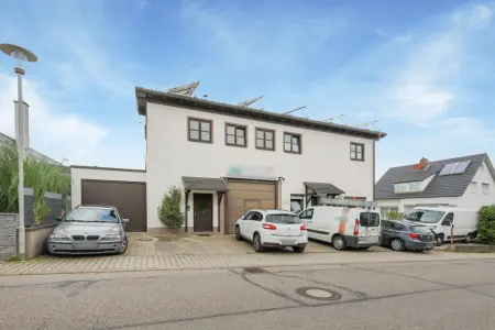 Straßenansicht der Immobilie: Attraktives Wohn- und Geschäftshaus mit Halle, Dachterrasse und PV-Anlage in Pforzheim-Würm! (Foto)