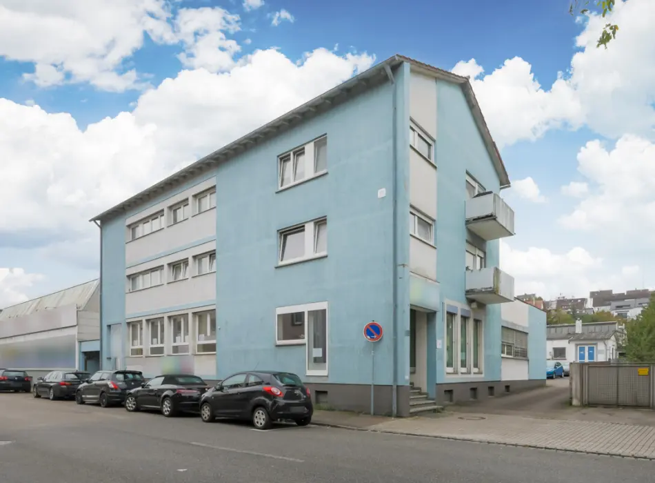 Straßenansicht der Immobilie: Vielseitig nutzbare Gewerbeimmobilie in Mühlacker - flexibel teilbar, flexibel nuzbar! (Titelbild)