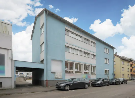 Straßenansicht der Immobilie: Vielseitig nutzbare Gewerbeimmobilie in Mühlacker - flexibel teilbar, flexibel nuzbar! (Foto)