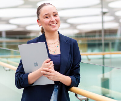 Mitarbeiterin, Minelsu Öztürk