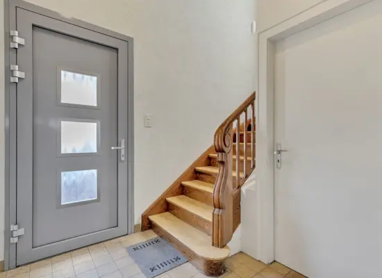 Eingangsbereich der Immobilie: Potenzial entfesseln: Vielseitiges Haus in Eggenstein-Leopoldshafen mit grenzenlosen Möglichkeiten (Foto)