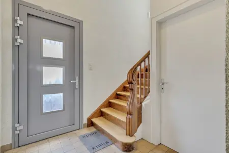 Eingangsbereich der Immobilie: Potenzial entfesseln: Vielseitiges Haus in Eggenstein-Leopoldshafen mit grenzenlosen Möglichkeiten (Foto)