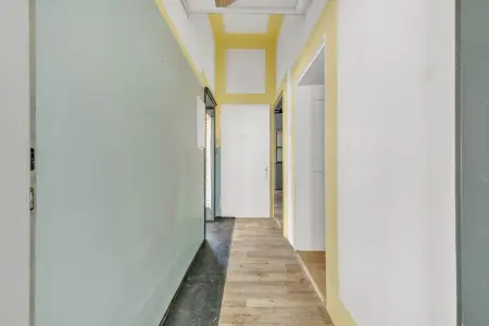 Flur der Immobilie: Potenzial entfesseln: Vielseitiges Haus in Eggenstein-Leopoldshafen mit grenzenlosen Möglichkeiten (Foto)