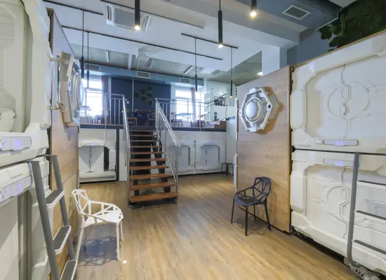 Kapselhotel 3. OG der Immobilie: Zentral. Sichtbar. Wertbeständig. – Geschäftshaus in bester Karlsruher Citylage (Foto)