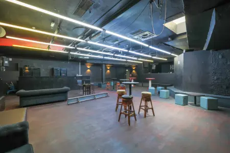 Club 1. OG Ansicht 1 der Immobilie: Zentral. Sichtbar. Wertbeständig. – Geschäftshaus in bester Karlsruher Citylage (Foto)