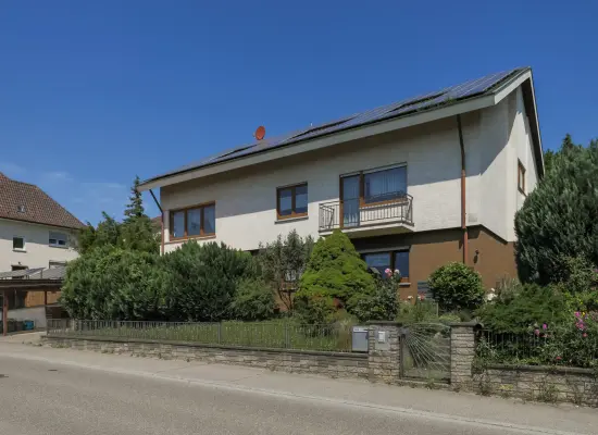 Gute Wohnlage! der Immobilie: Solides Einfamilienhaus mit ELW (Foto)