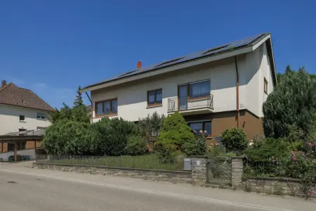 Gute Wohnlage! der Immobilie: Solides Einfamilienhaus mit ELW (Foto)